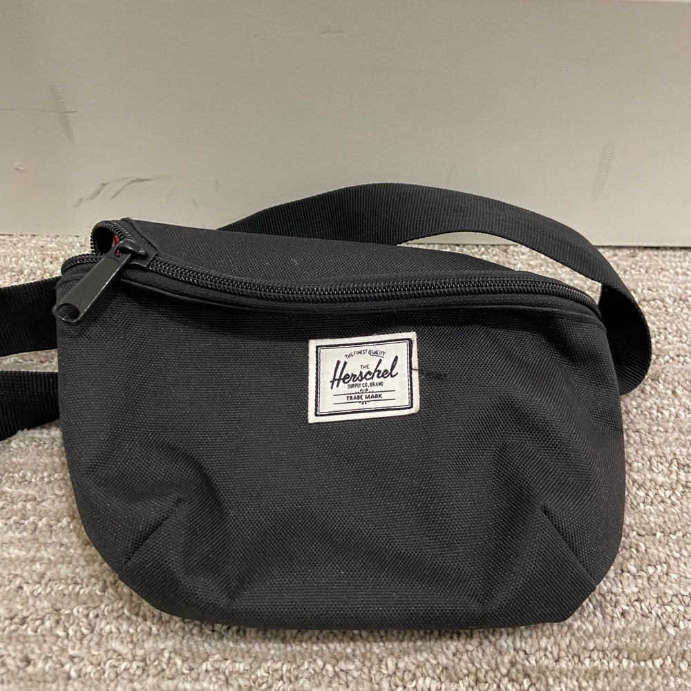 Herschel Supply Co - black mini Fanny pack